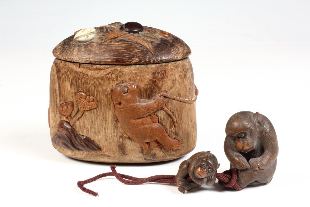 JAPANESE TOBACCO BOX - Meiji Period Signed Box in: JAPANESE TOBACCO BOX - Meiji Period Signed Box in carved softwood with hardwood and stone insets, worn on the belt, featuring two tethered monkeys being pulled by a third, Ling Zhi fungus behind, the 