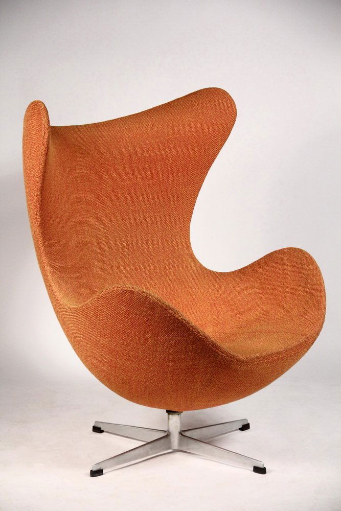 MODERNIST SWIVEL ARMCHAIR The Iconic 'Egg' Chair, Nov 09, 2014