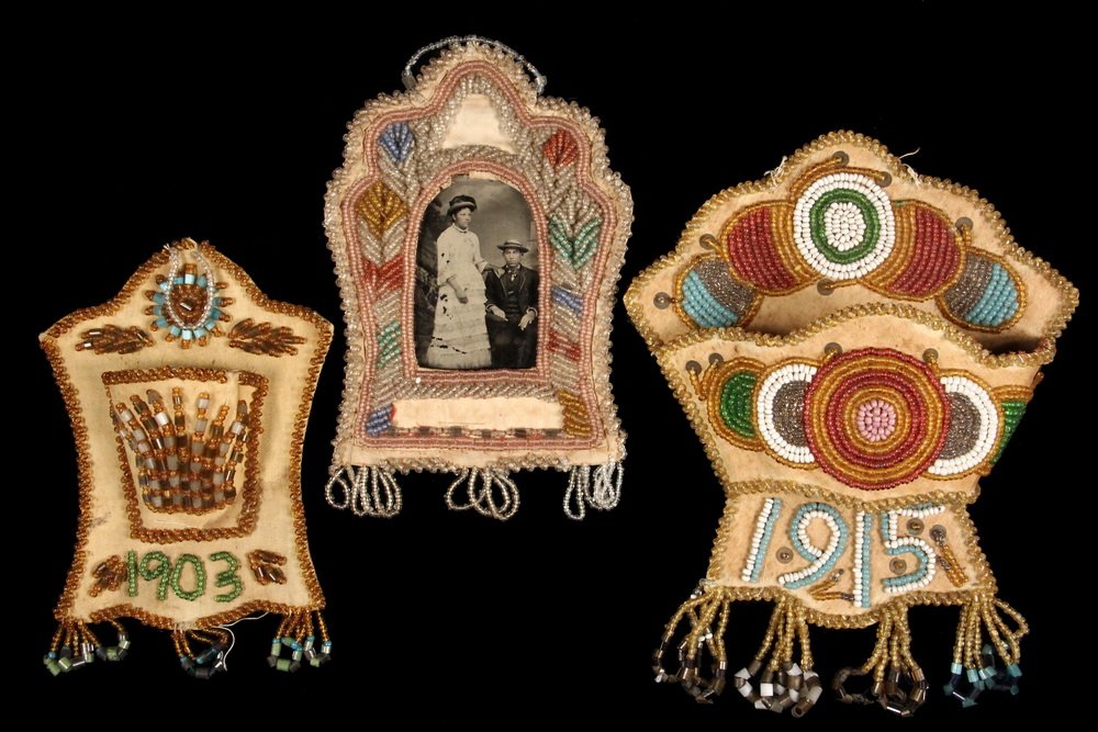 (3 PCS) MOHAWK IROQUOIS BEADWORK - Wall Pocket Match: (3 PCS) MOHAWK IROQUOIS BEADWORK - Wall Pocket Match Holder dated 1903, 6 1/2" x 4 3/4" excluding loop fringe; PLUS Picture Frame containing the original tintype of a Native American couple, possibly