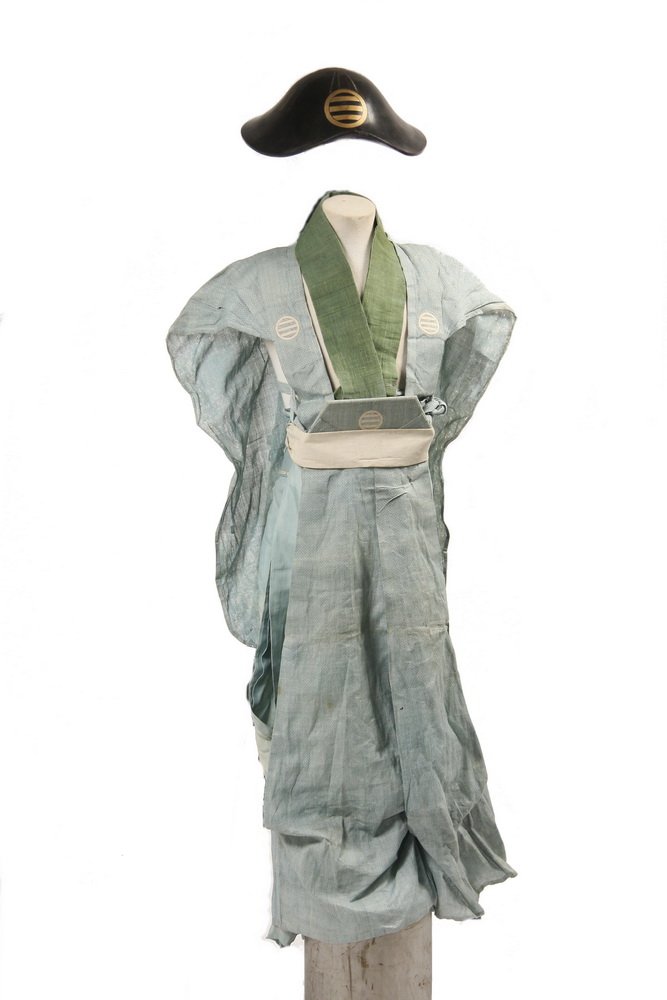 JAPANESE SAMURAI UNIFORM - Edo Period 2 pc Kamishimo in: JAPANESE SAMURAI UNIFORM - Edo Period 2 pc Kamishimo in pale blue hemp with Jingasa Parade Helmet in lacquer having Kukomochi Circle (Mon-Kamon) of the Hikiryou family, one of the four main Samurai fa