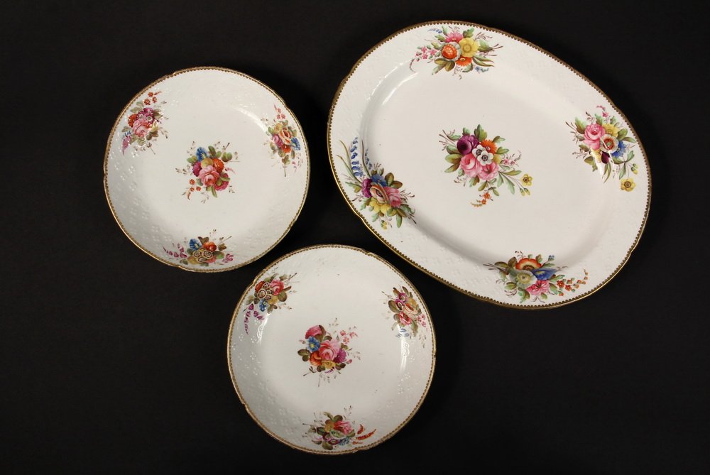 (3 PCS) EARLY SPODE PORCELAIN - Oval Platter and Two: (3 PCS) EARLY SPODE PORCELAIN - Oval Platter and Two Serving Bowls in polychrome floral pattern #2527, gilt edged, with raised blossom border, circa 1820. 12" x 9 1/2" & 7 1/2" diam. Good condition.
