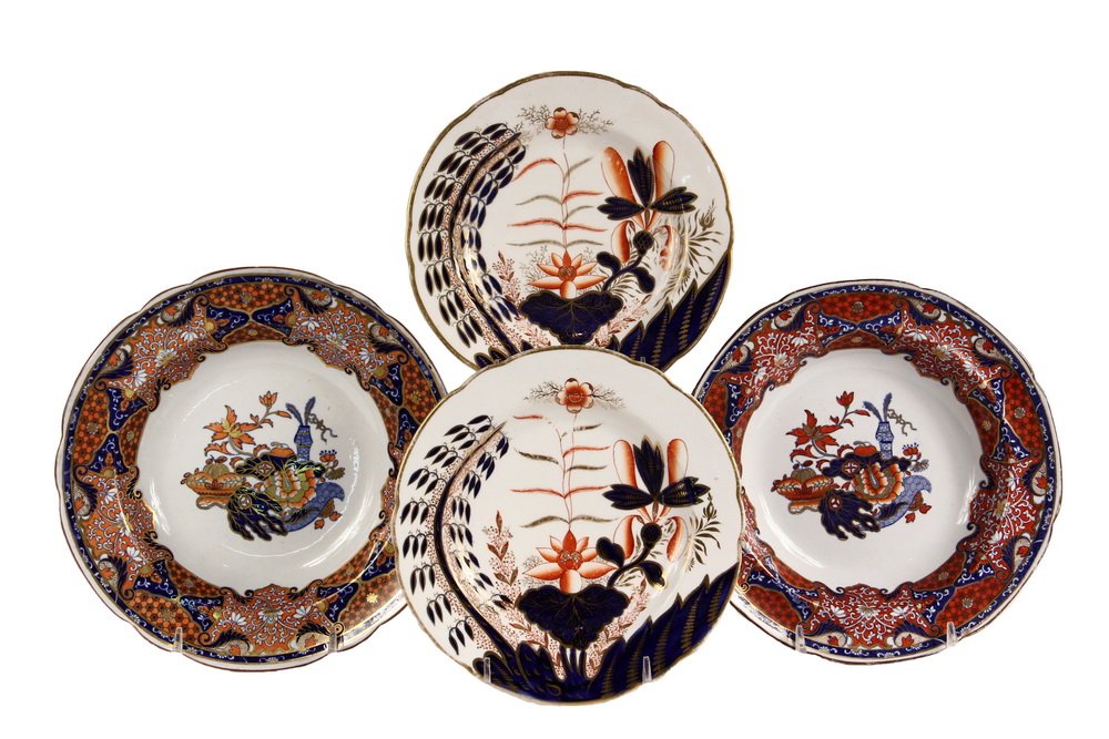 (2) PAIR OF SPODE IRONSTONE - Both in Imari palette,: (2) PAIR OF SPODE IRONSTONE - Both in Imari palette, including: Two 'New Stone' China Frog Pattern Bowls, (the pattern commissioned by King George IV for his coronation banquet in 1821), circa 1825, 1
