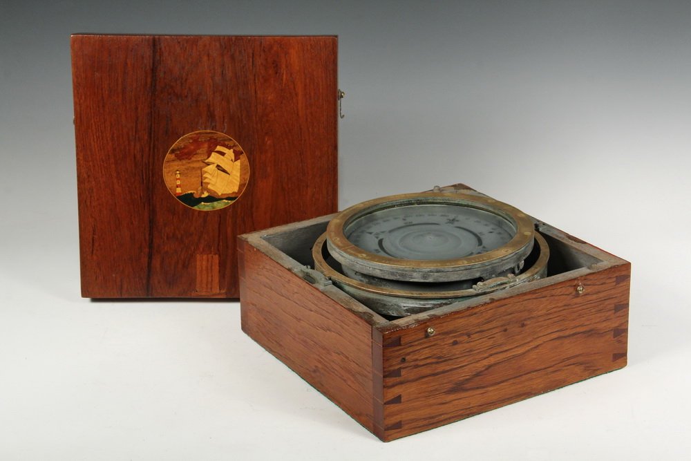 WWII USN CASED WET COMPASS - Brass Gimbel-Mounted (1 of 5)