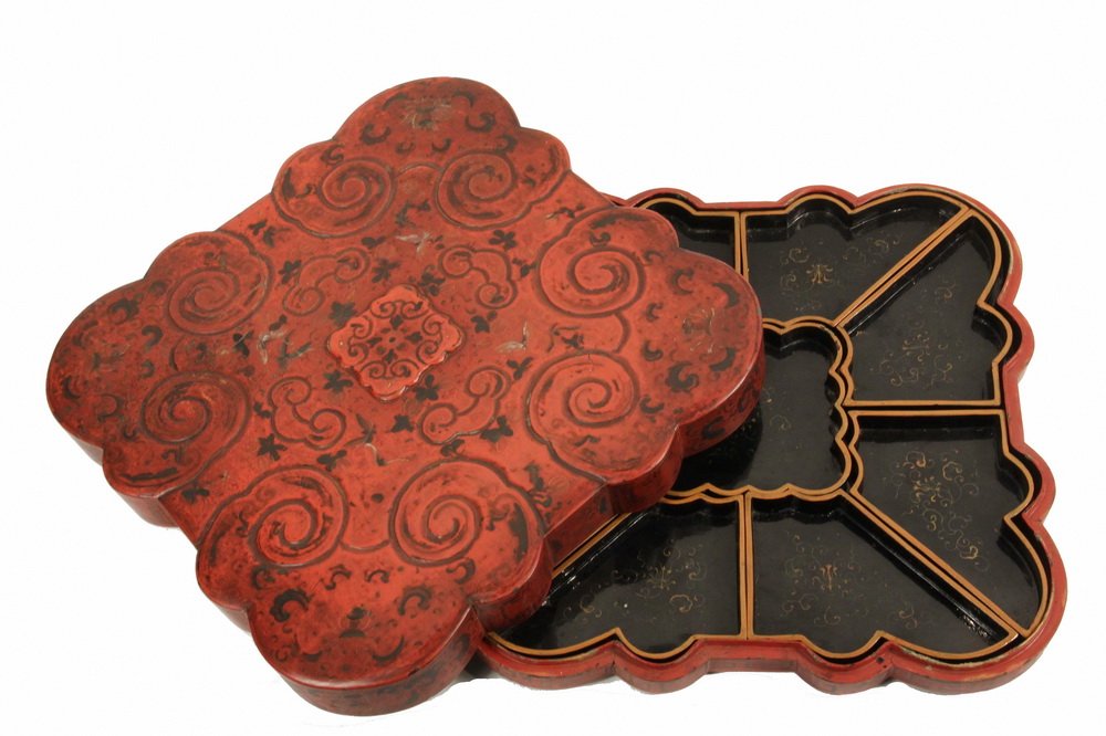 LIDDED CHINESE LACQUERED SWEETMEAT BOX - Early 19th c. (1 of 2)