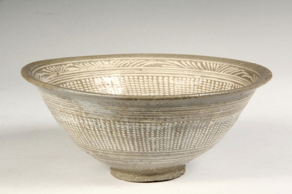 KOREAN BOWL - Yi Dynasty, 18th century, Punch'ong (1 of 3)