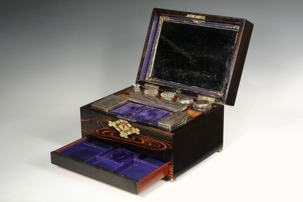 LADY'S TRAVEL BOX - Fine Quality 19th c. French (1 of 6)