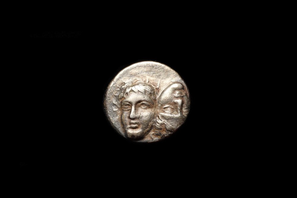 COIN - (1) Thrace, Istros 4th c. BC, AR Drachm.: COIN - (1) Thrace, Istros 4th c. BC, AR Drachm. Obverse: Two male heads facing, the right one inverted. Reverse: Sea Eagle standing on Dolphin.