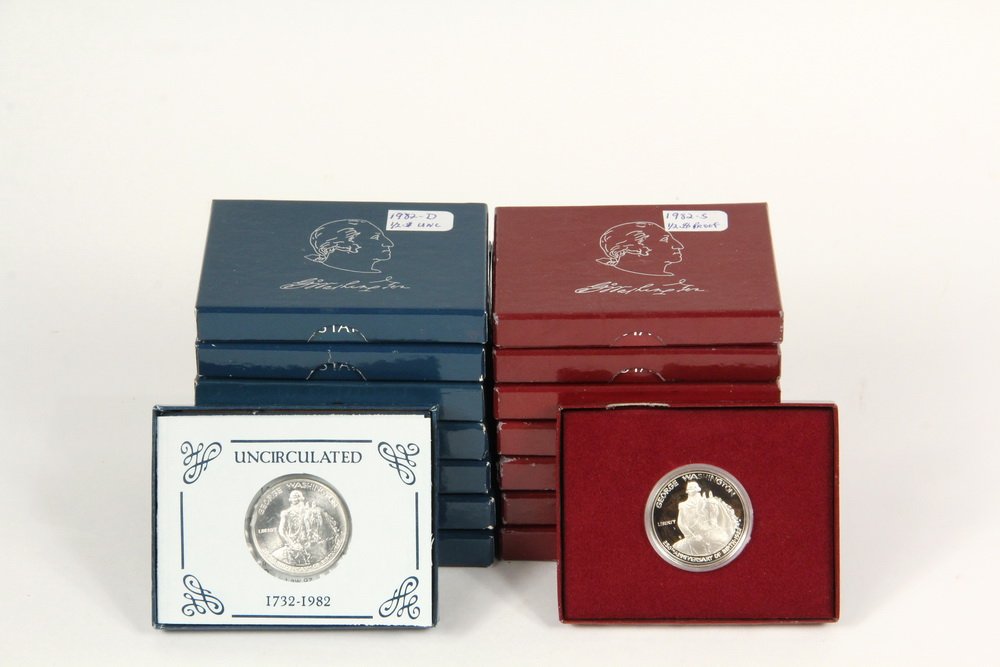 COINS - (16) 1982 George Washington Commemorative Half (1 of 1)