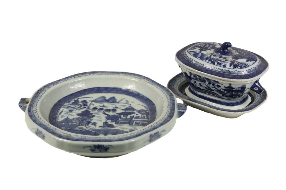 (2 PCS) CHINESE EXPORT PORCELAIN - Both 19th c. Blue (1 of 3)