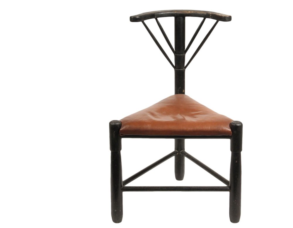 ENGLISH COCKFIGHTING CHAIR - Rustic Sporting Chair in: ENGLISH COCKFIGHTING CHAIR - Rustic Sporting Chair in black painted oak, circa 1830, from the North, possibly even Scottish, with a leather covered slip seat, having a braced flat curved back for lean