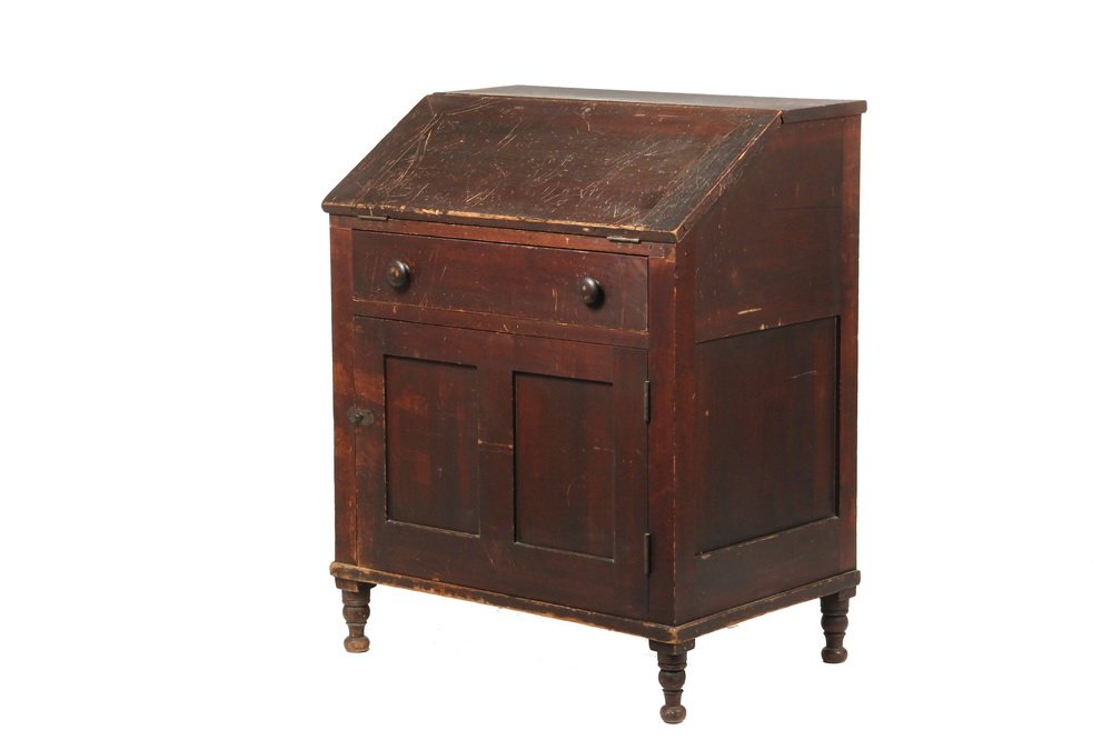 SMALL COUNTRY DESK Circa 1830 Simple Country Pine