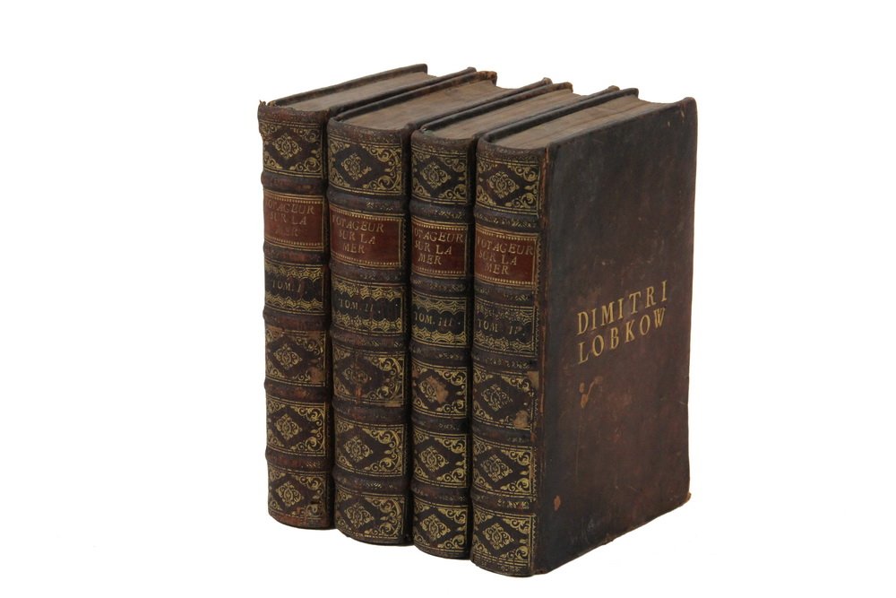 RARE (4 VOL SET) BOOKS, EXPLORATION - "Les Entretiens: RARE (4 VOL SET) BOOKS, EXPLORATION - "Les Entretiens des Voyageurs sur Mer", par GÃ©dÃ©on Fleurnois. A La Haye, chez Isaac Van Der Kloot, 1740. Fourth edition. In the original leather bindings wi