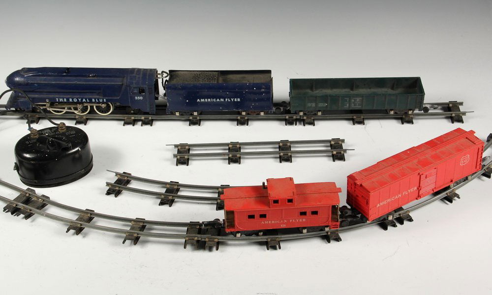 TOY TRAIN SET - 1948 Gilbert 'American Flyer' S Gauge: TOY TRAIN SET - 1948 Gilbert 'American Flyer' S Gauge Set with 'The Royal Blue' Streamlined 4-6-2 Engine 350 & Tender, Cars 631 & 642, Caboose 638. (12) curved and (6) straight track. PLUS Transformer