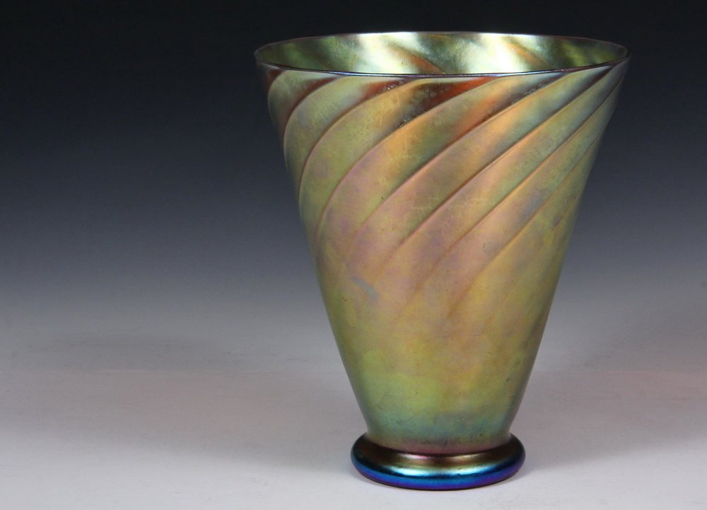 STEUBEN AURENE FLOWER VASE - Marked Aurene '3173' (1 of 2)