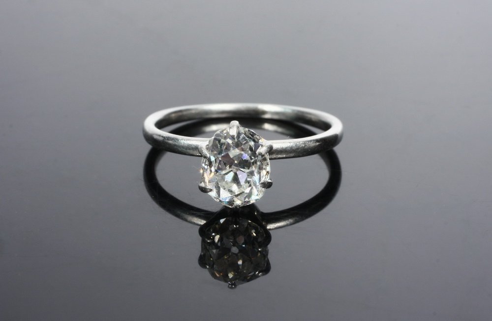 LADY'S RING - Platinum and Diamond Engagement Ring, set (1 of 1)