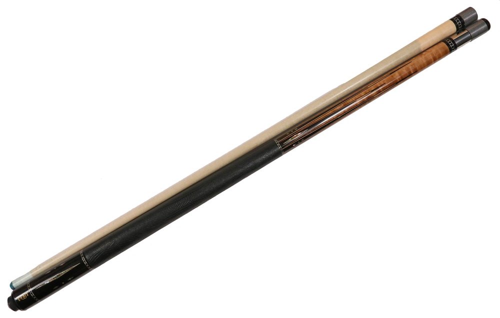 MCDERMOTT CLASSIC POOL CUE - McDermott M29C "Sexton": MCDERMOTT CLASSIC POOL CUE - McDermott M29C "Sexton" Pool Cue, features a Bird's-eye Maple forearm, Recon Ebony sleeve, 5 sets of Index Rings, 8 Recon Ebony/Maple/Albalone/Pewter points, and 20 Albalo