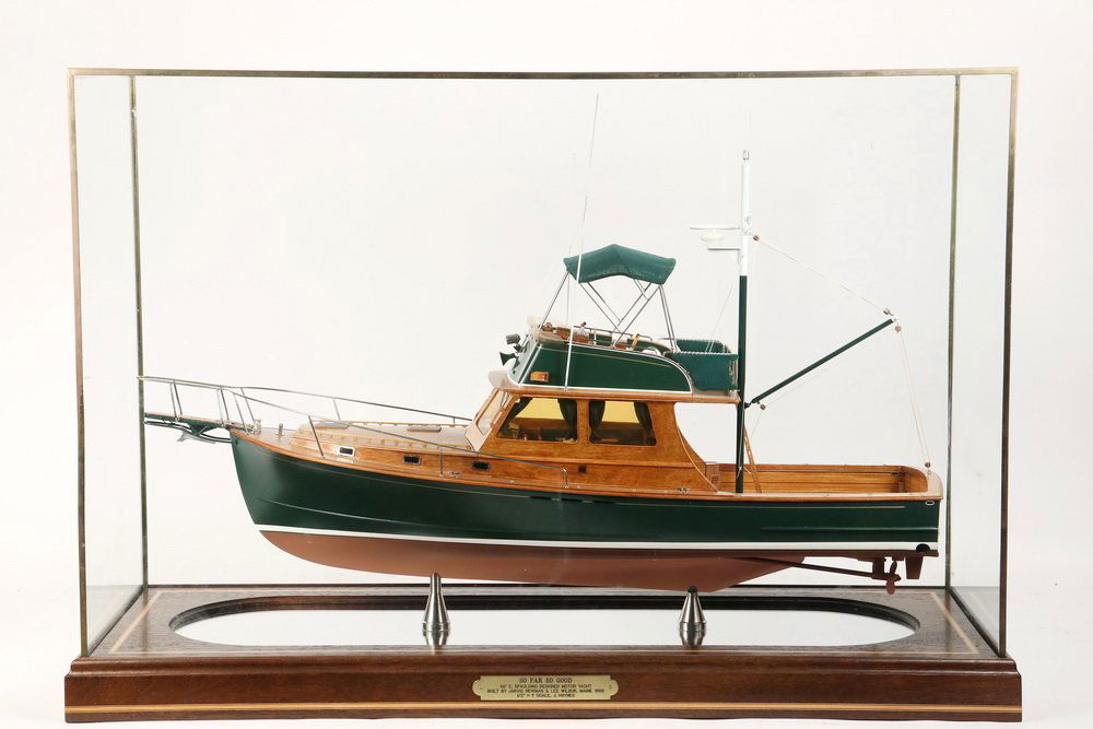 CASED SHIP MODEL - Scale Model of the Motor Yacht 'So (1 of 4)