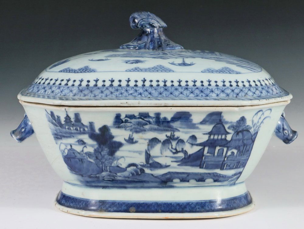 CHINESE EXPORT COVERED DISH - Canton Blue & White (1 of 3)