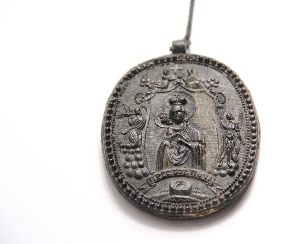 RUSSIAN HORN PENDANT - Rare Oval Devotion Pressed Horn (1 of 2)