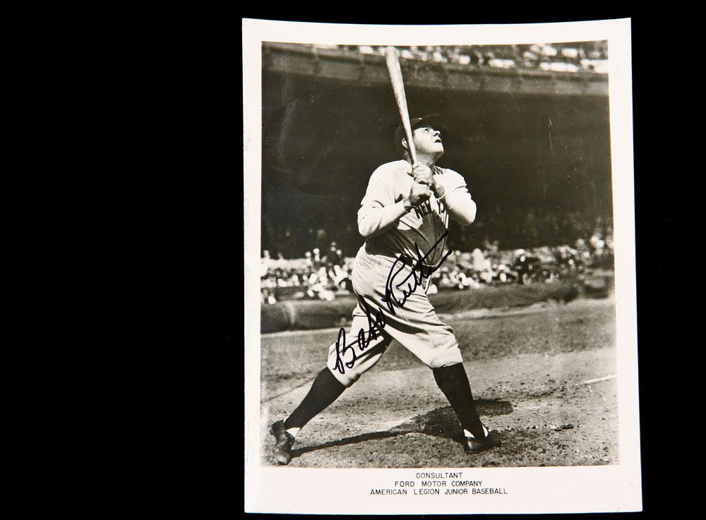 BABE RUTH AUTOGRAPHED PHOTO - Boldly Signed 1947 Photo (1 of 2)