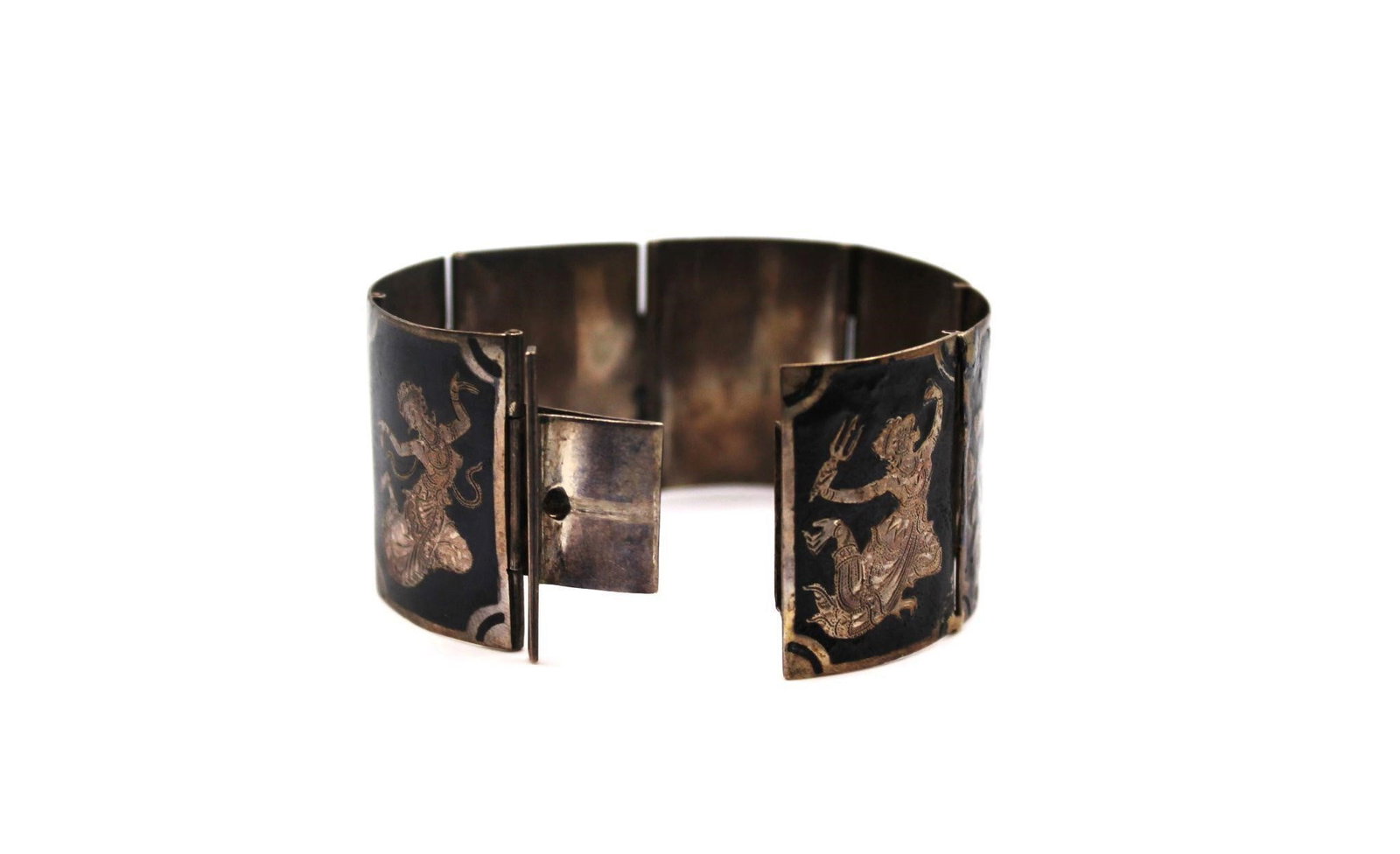 Beautiful Vintage Siam Sterling bracelet with enamel design: Beautiful Vintage Siam Sterling bracelet with enamel design of graceful dancing figuresDesigner/Brand: Siam JewelryMetal Purity: 925Metal: Sterling SilverStone: No stoneWeight: 48.5gramsDimensions: 6"