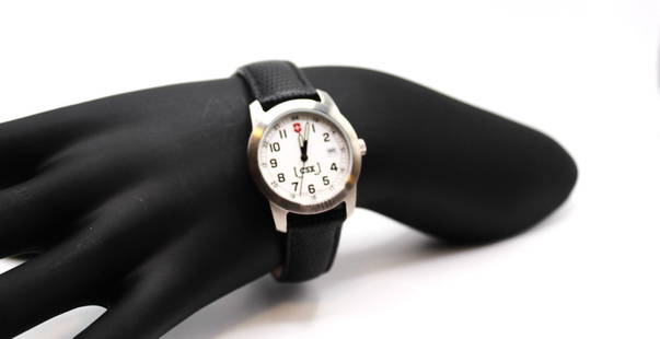 Victorinox Swiss Army Ladies watch genuine leather very good condition untested: Very pretty Victorinox Swiss Army Ladies watch genuine leather very good condition untested needs batteryDesigner/Brand: VictorinoxMetal Purity: stainless steel settingMetal: stainless steel settingSt