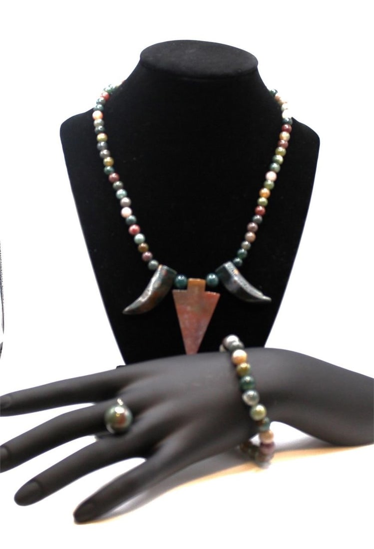 INDIAN AGATE NATURAL STONE JEWELRY SET: Very pretty Indian agate natural stone jewelry set - Necklace - with chip at 1 end, bracelet and pendantDimensions: necklace 18", Bracelet 1 size fits all & pendant 14mm