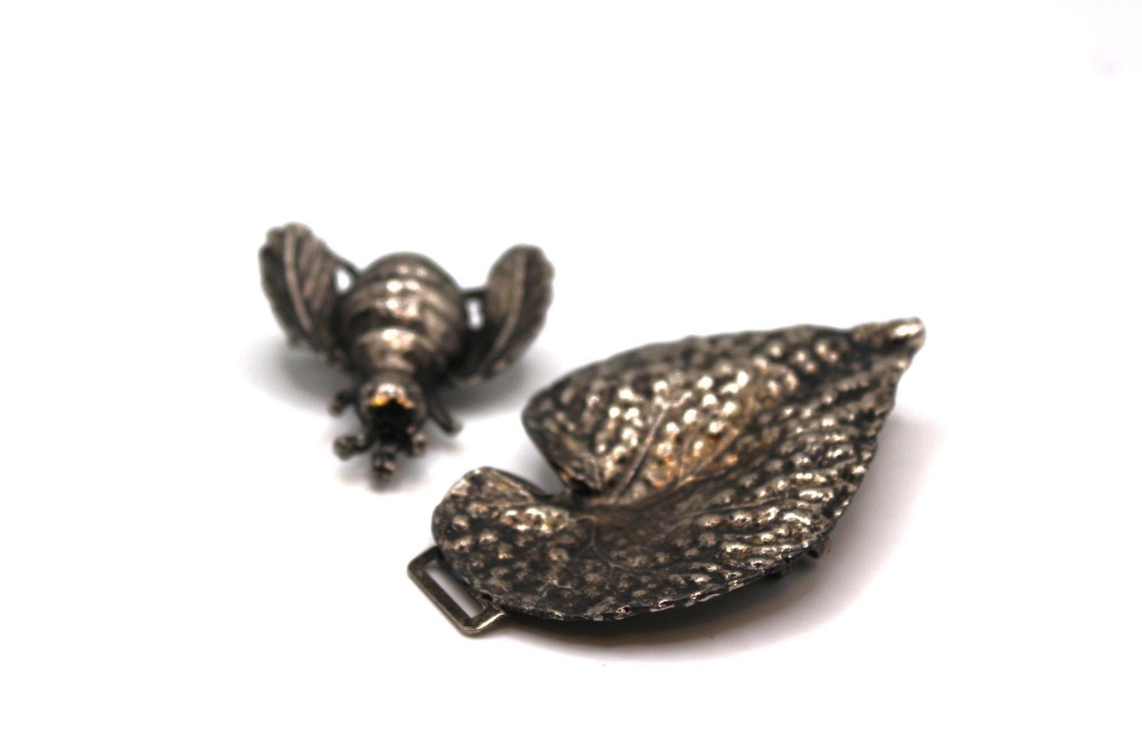 (2) LOTS OF VINTAGE BELT BUCKLE: Very pretty 2 lots of Vintage belt buckles - Insect and leaf collection unmarked