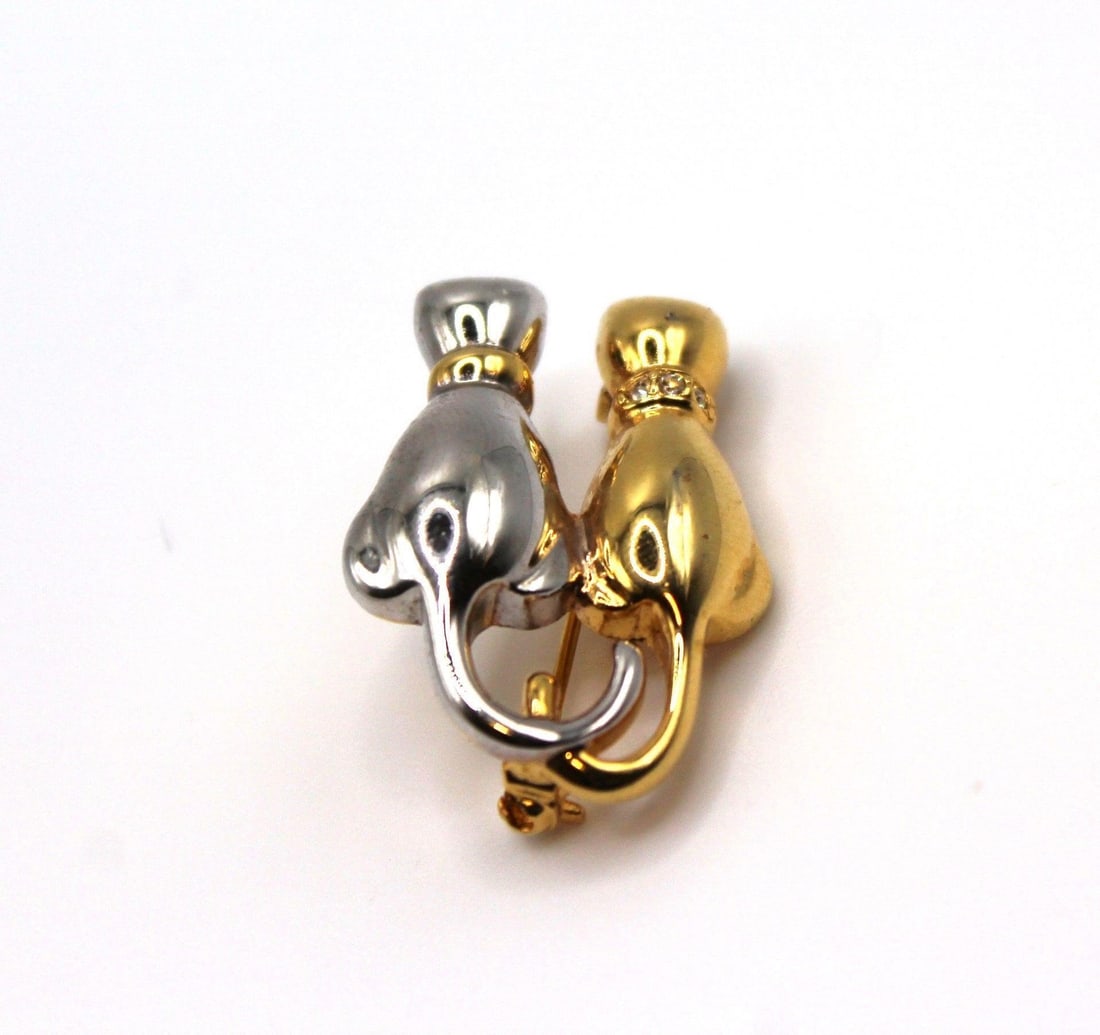 ANNE KLEIN TWO CATS GOLD & SILVER TONE BROOCH: Very pretty Anne Klein two cats gold & silver tone settings signed AK with rhinestones. Good overallDimensions: 1.25"H X 0.75"WWeight: 8.3 grams