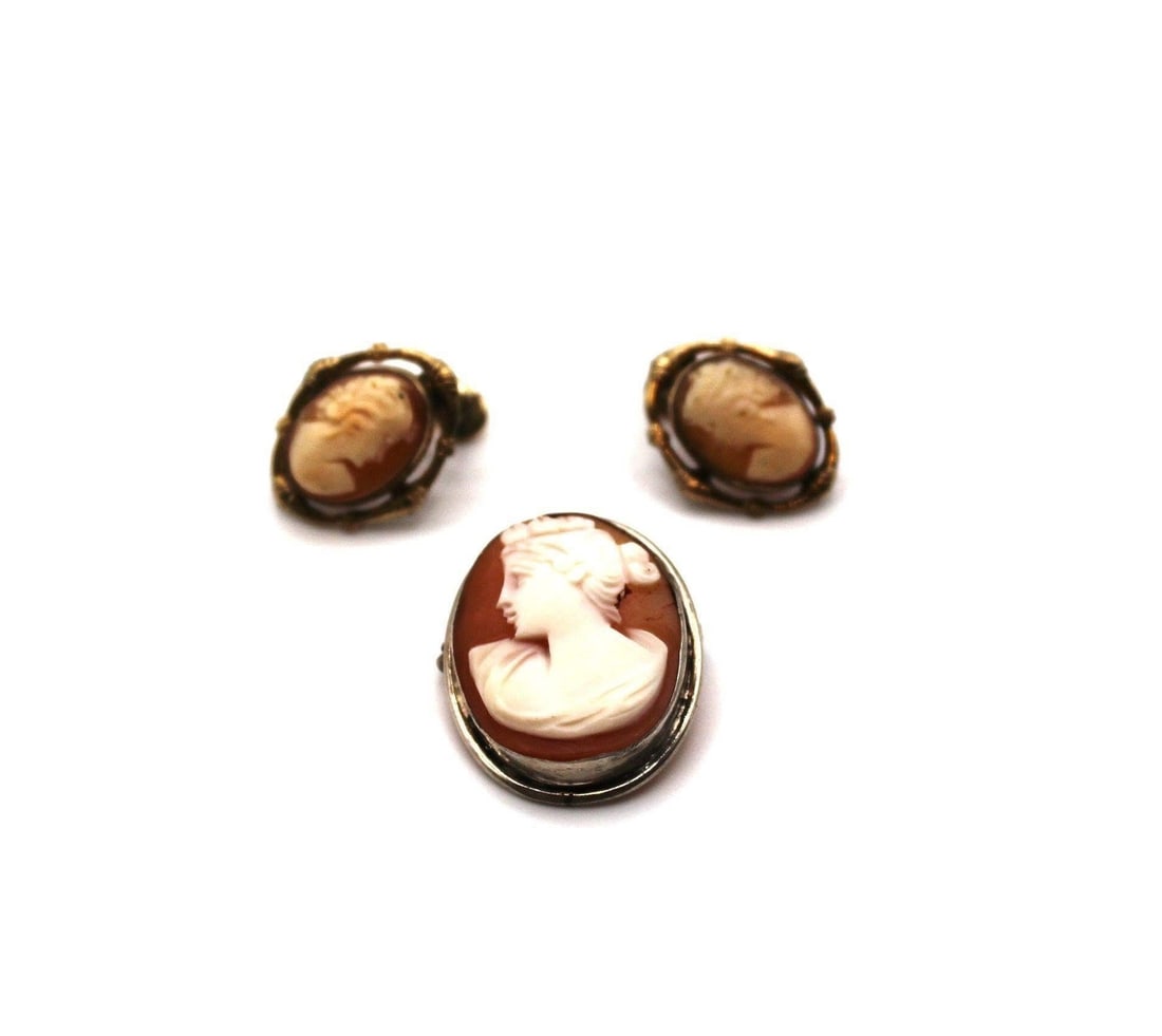 CARVED SHELL CAMEO JEWELRY SET: Very pretty Cameo Jewelry set with gold tone setting. Carved shell, may need repair for the brooch/pendantDesigner/Brand: unknownMetal Purity: gold tone settingMetal: gold tone settingStone: noneWeigh
