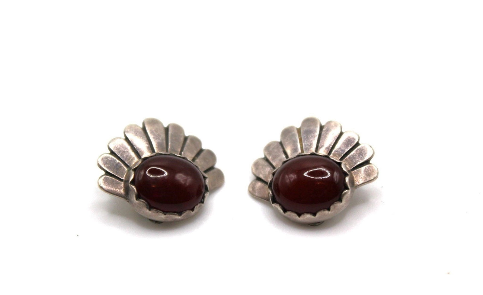 STERLING CARNELIAN CABOCHONS CLIP EARRINGS: Very pretty Sterling silver Carnelian gemstone cabochons clip earrings- signed sterling. with signs of useDesigner/Brand: unknownMetal Purity: 925Metal: SterlingStone: CarnelianWeight: 7.4 gramsDimens