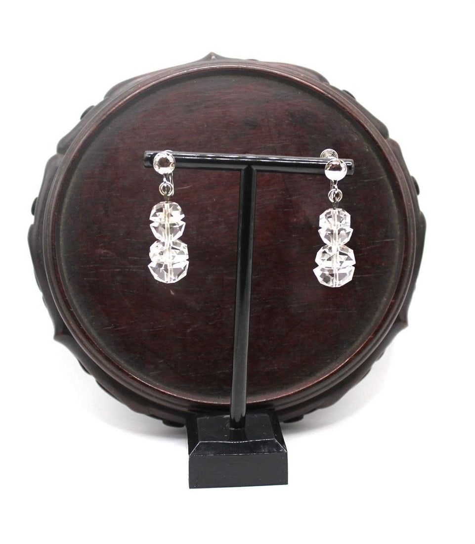 925 ART DECO CRYSTAL 1920"S SCREW BACK EARRINGS: Pretty Vintage Art Deco crystal 1920"s sterling screw back earrings Designer/Brand: UnknownMetal Purity: 925Metal: Sterling SilverStone: crystalWeight: 10gramsDimensions: 1.5"L