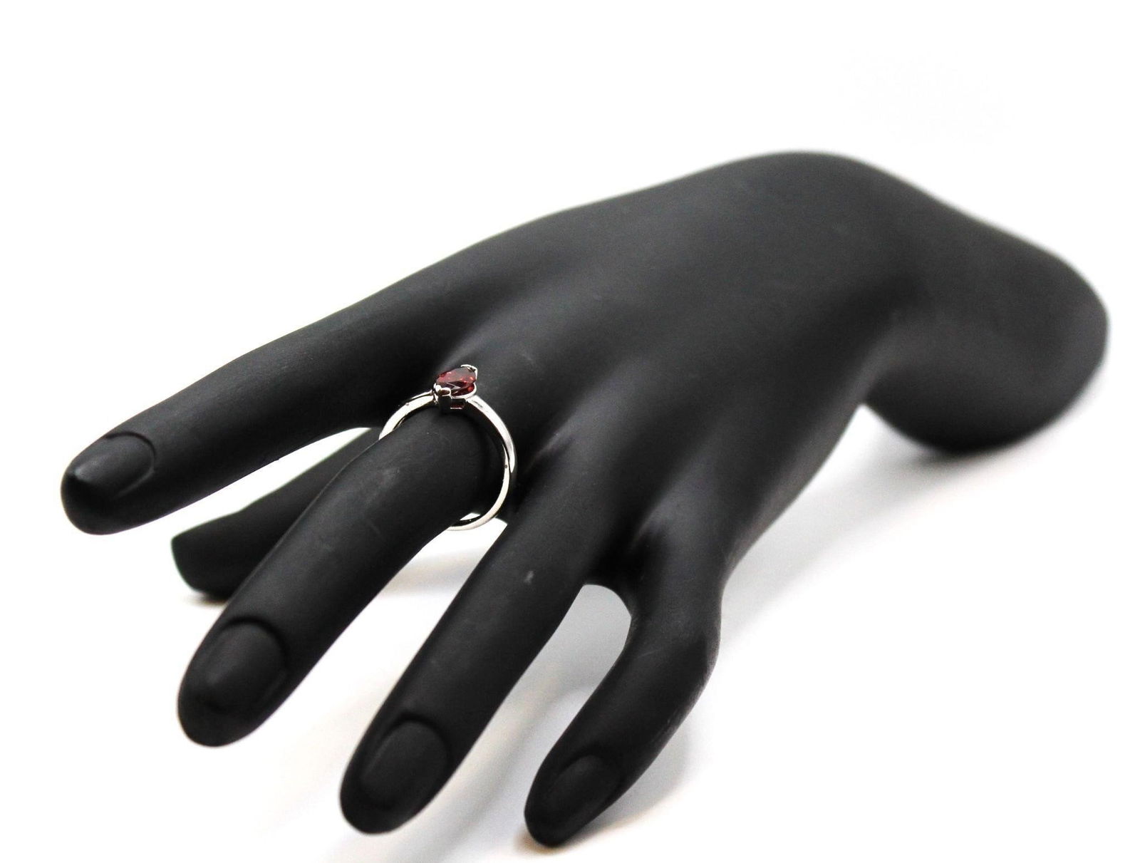 STERLING SILVER GARNET RING SZ 7 (1 of 4)