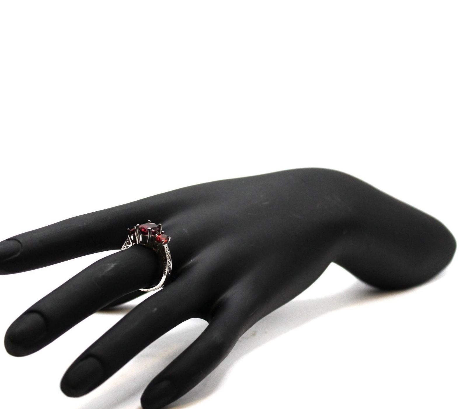 GSK 925 THREE STONES GARNET RING SZ 6.5 (1 of 4)