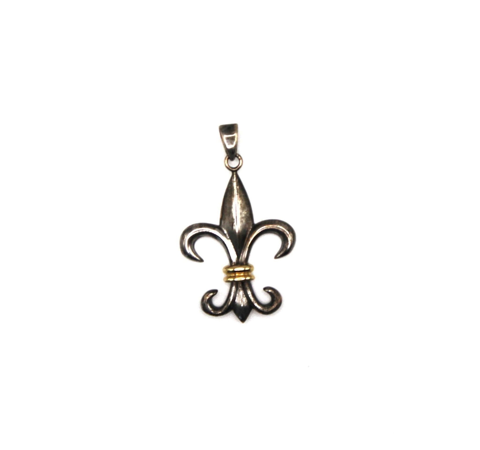 VTG FLEUR DE LIS AU 925 & 1OK PENDANT: VTG FLEUR DE LIS AU 925 & 1OK PENDANT- Made in Bolivia. With signs of wear due to age. In good condition W/ RESERVEDesigner/Brand: SIGNED AU 925 10KSetting: Sterling Silver & 10K GoldStone: NONEDimens