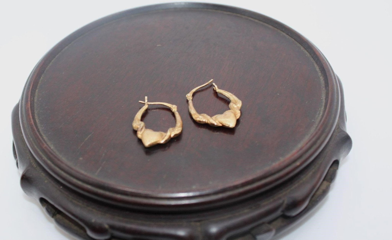 JCM GOLD OVER STERLING HEART EARRINGS: Dainty JCM gold over sterling heart earrings very detailed and romantic designedDesigner/Brand: JCMMetal Purity: 925Metal: Gold over Sterling SilverStone: No stoneWeight: 1.2gramsDimensions: 1"L