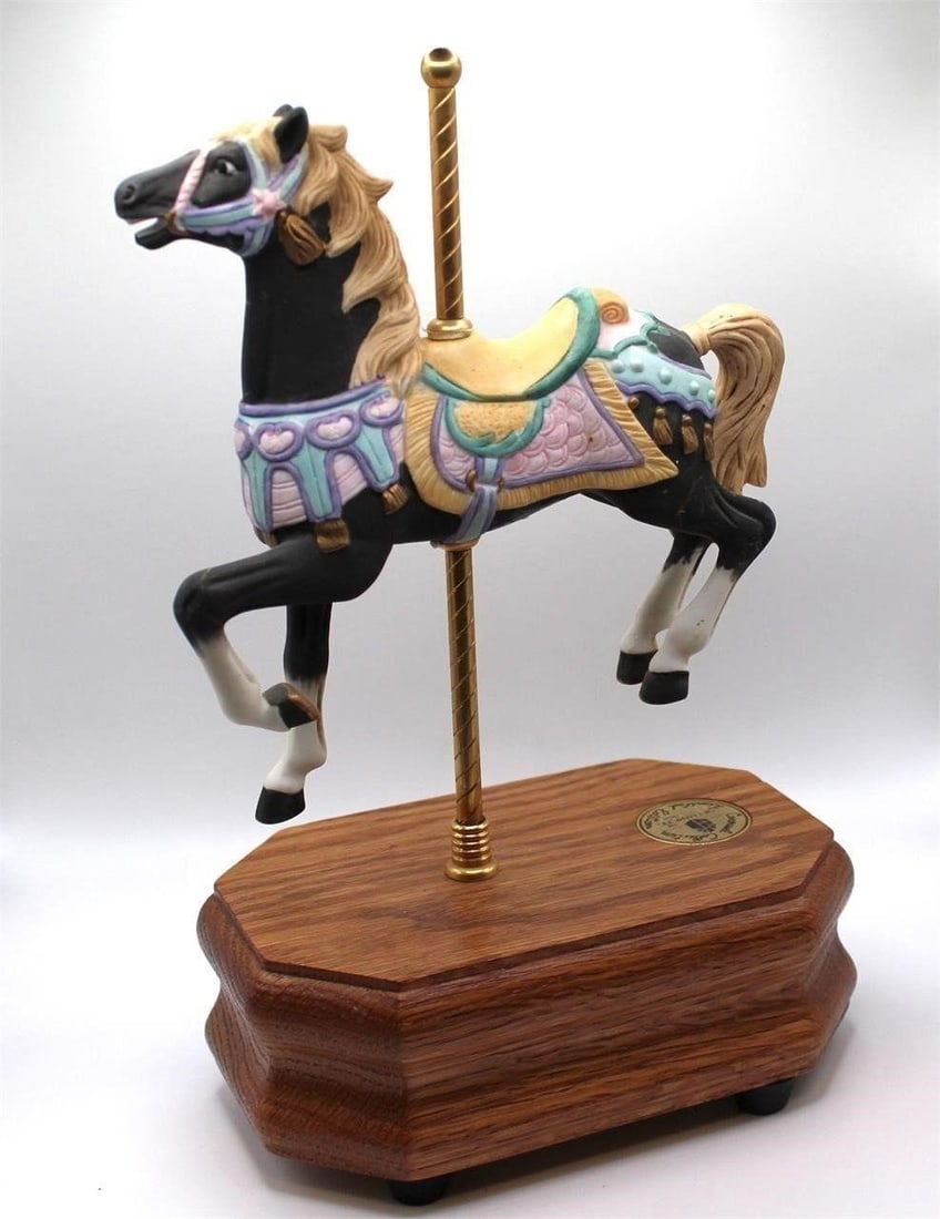 GIFT MARK CAROUSEL COLLECTION HORSE MUSIC BOX (1 of 3)