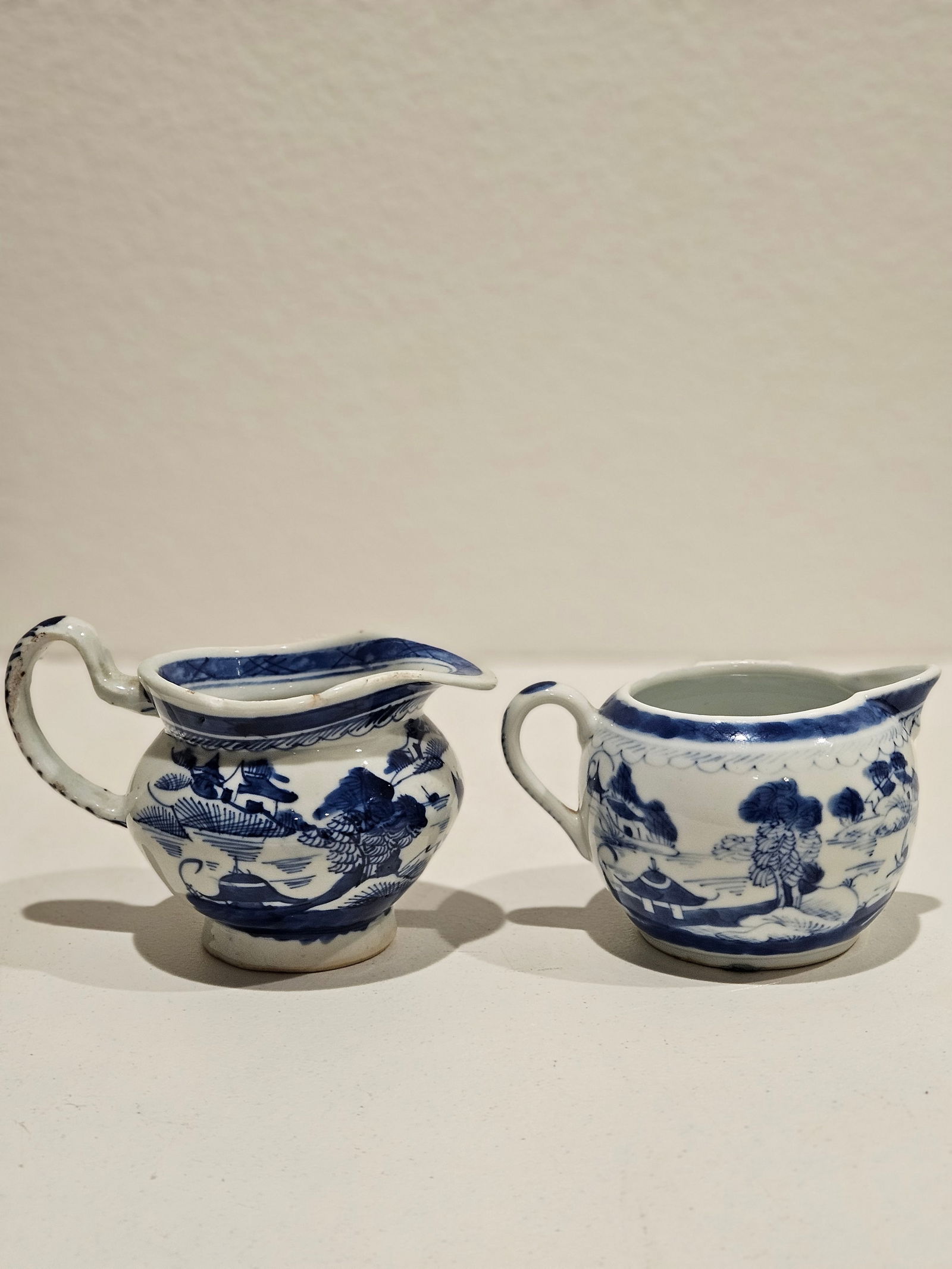 Chinese blue and white export porcelain pot (1 of 8)