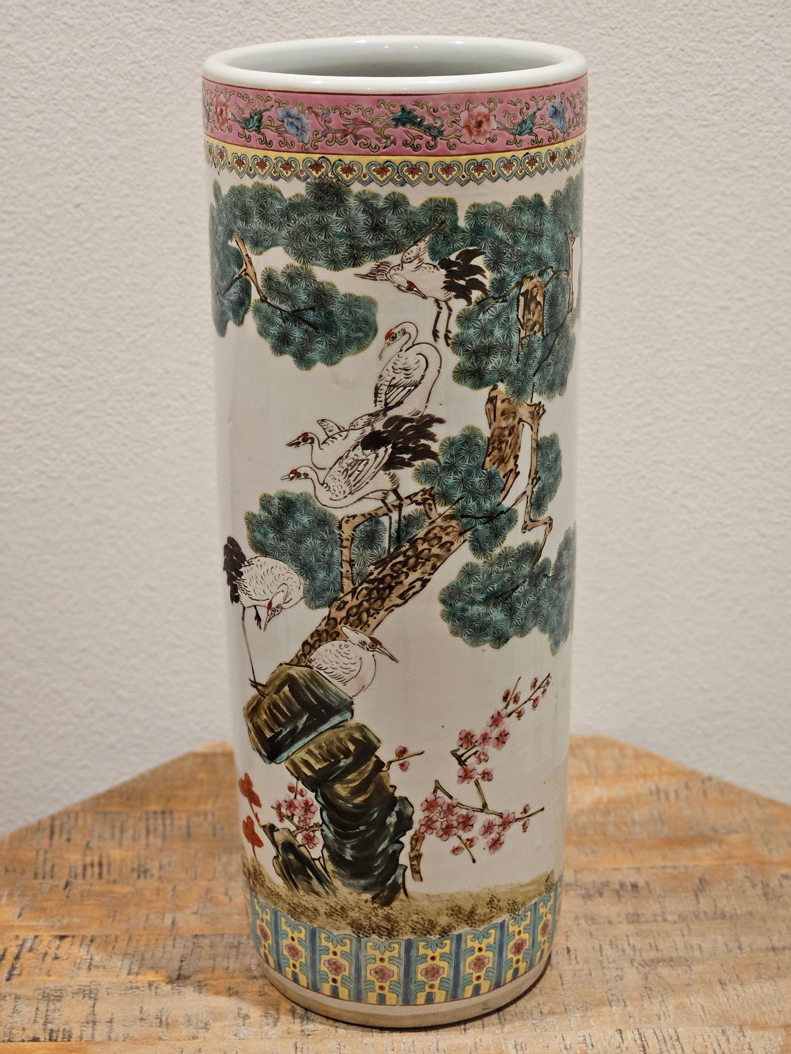 Chinese antique famille rose porcelain quiver: A large Chinese famille rose quiver 24"H