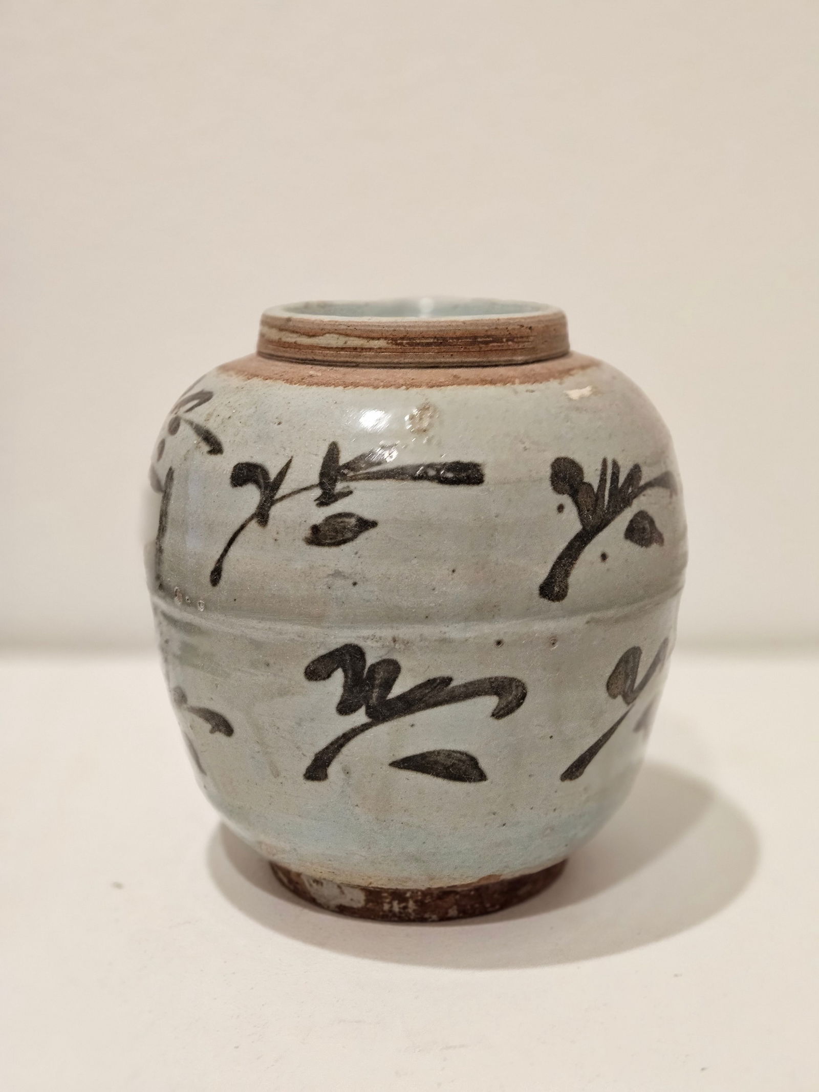 Chinese antique porcelain jar: 16/17th Ming dynasty Chinese glaze jar 8.5"H 8"W