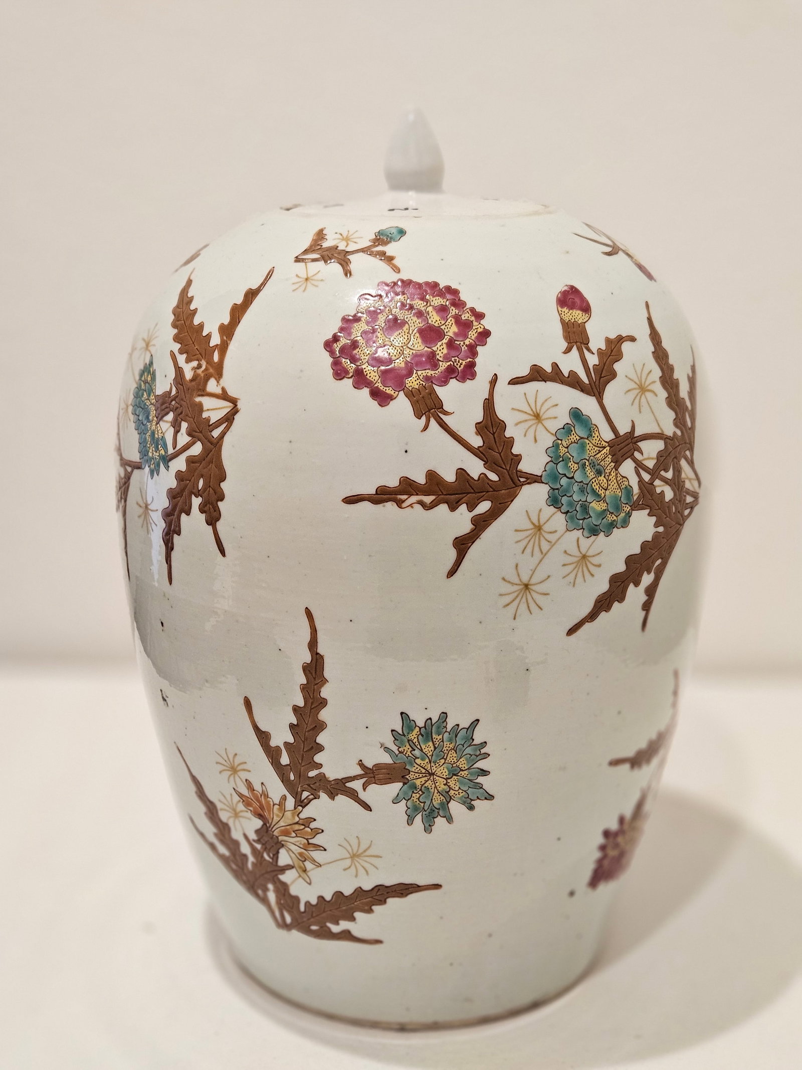 Chinese famille rose porcelain jar (1 of 9)