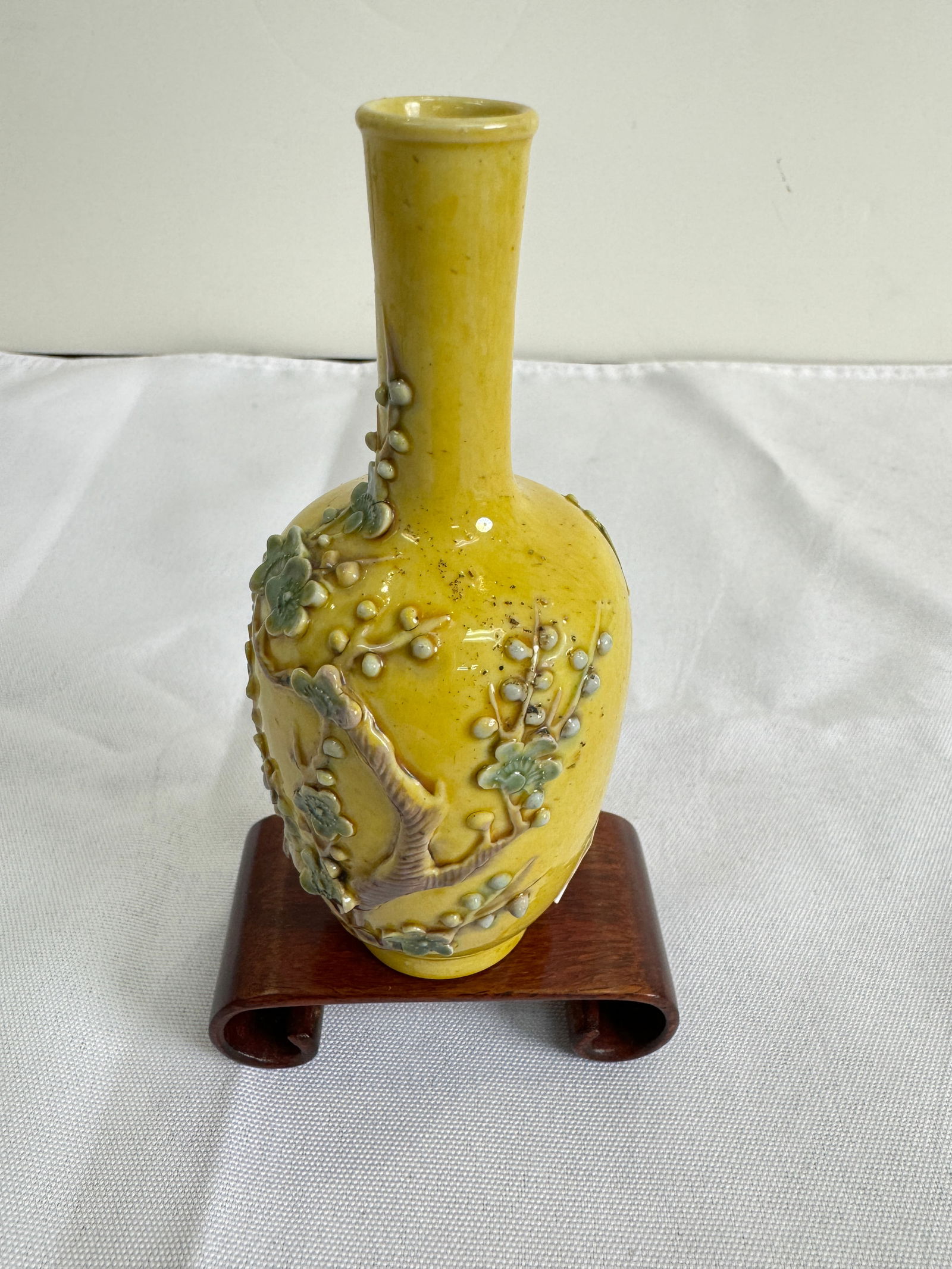 Chinese yellow and famille rose vase (1 of 4)