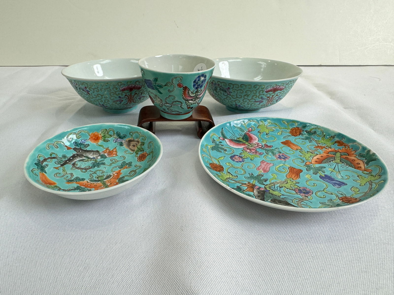 Chinese antique porcelain famille rose plate cup and bowl: Chinese antique porcelain famille rose plate cup and bowl