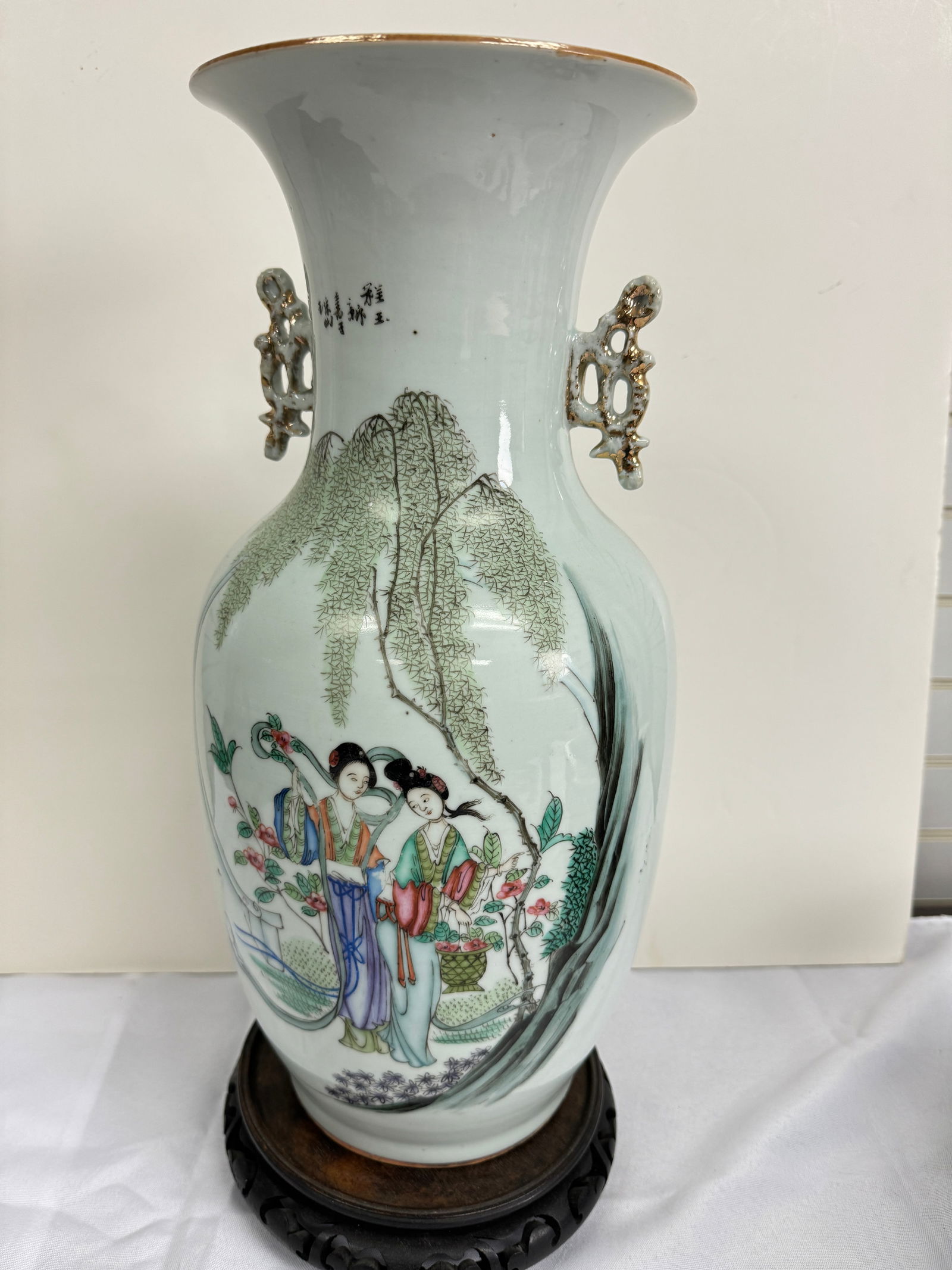 Large Chinese antique porcelain vase: Large Chinese antique porcelain vase