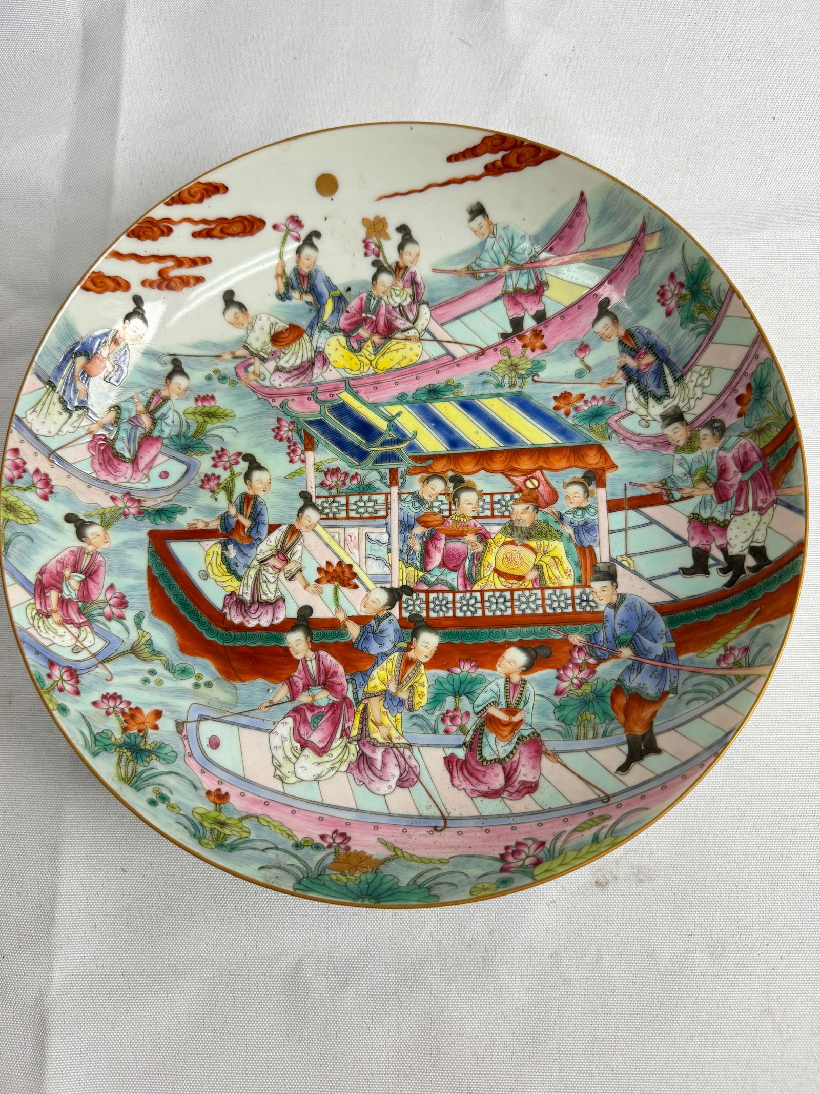 Chinese antique porcelain famille rose plates: 9inch Chinese antique porcelain famille rose plates