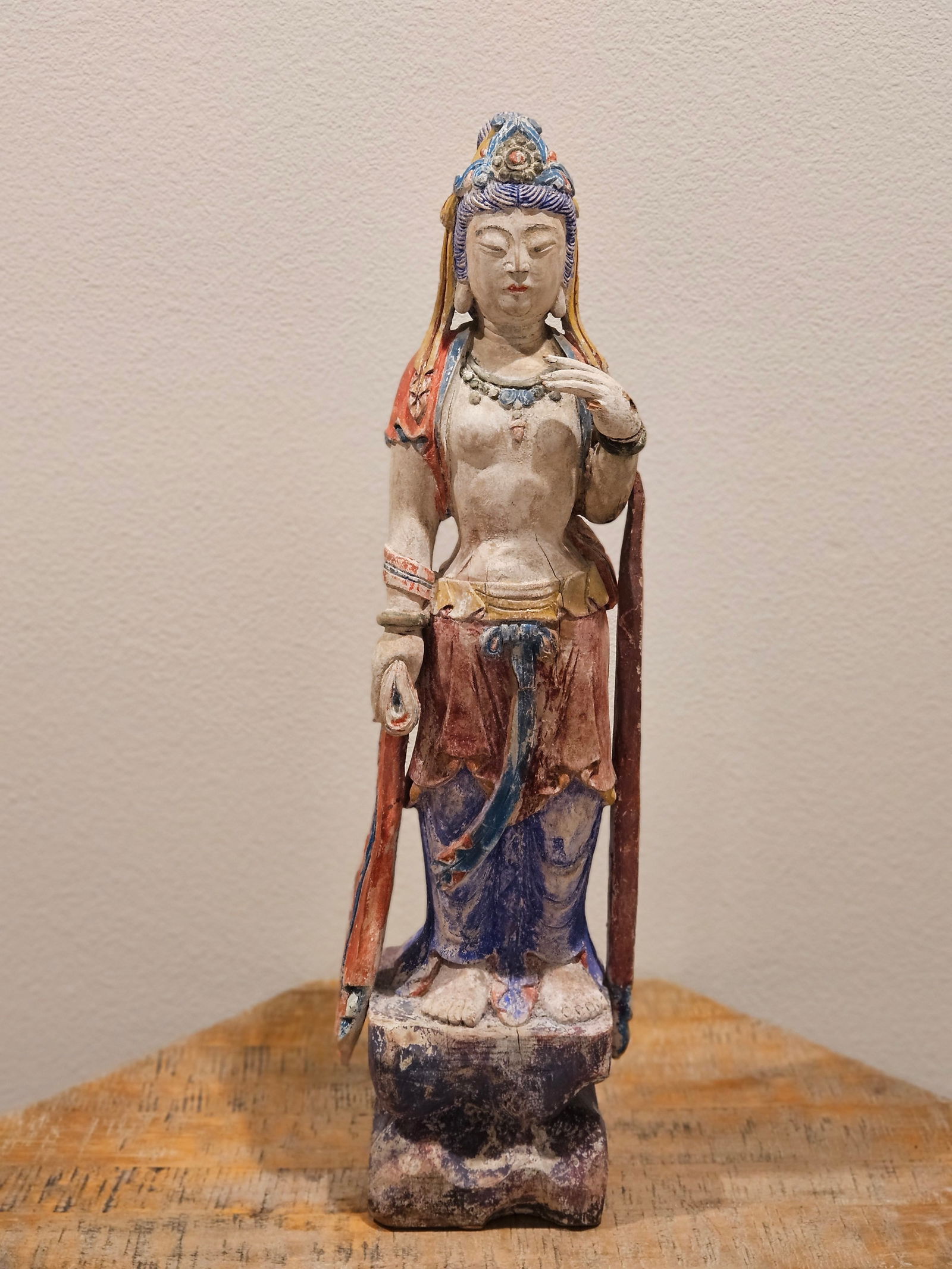 Qing dynasty Chinese wood carving Guanyin: Chinese wood carving Guanyin 31"H