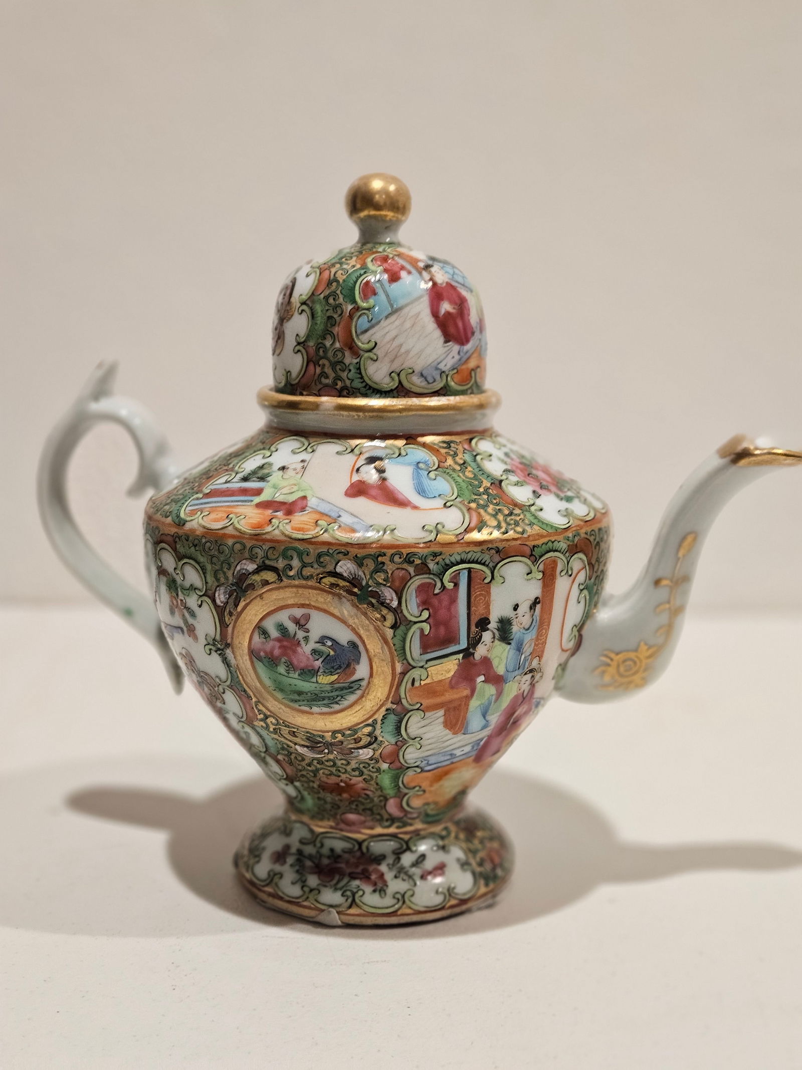 Chinese export rose medallion tea/cofe pot (1 of 5)