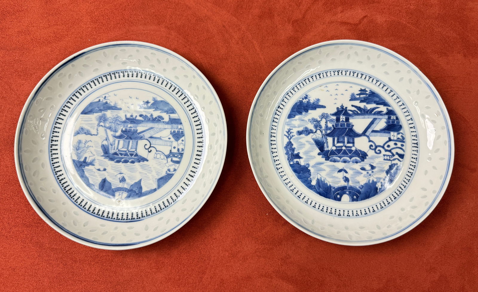 Qing dynasty export blue and white porcelain plate: Qing dynasty export blue and white porcelain plate