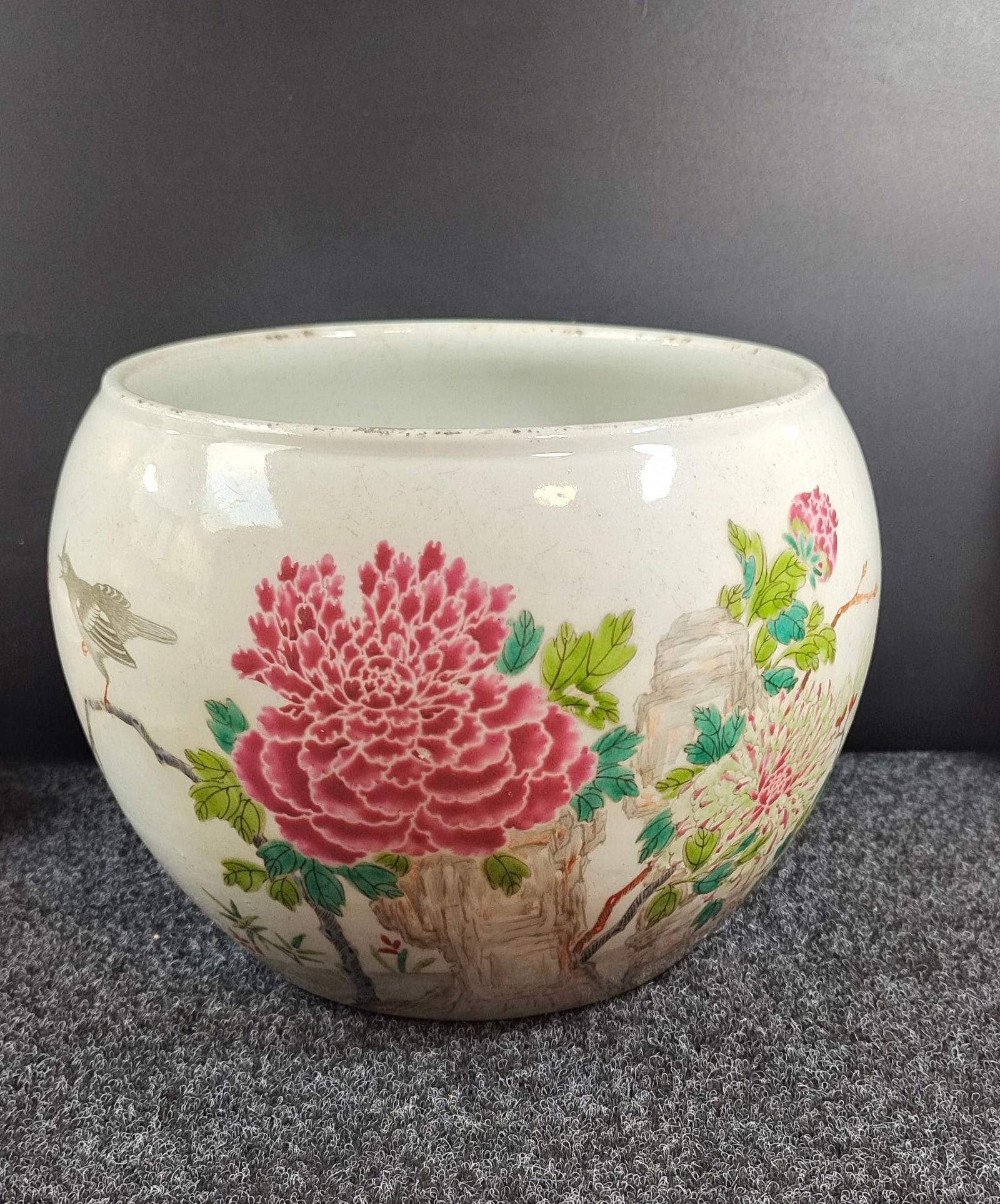 Chinese Antique Famille Rose Porcelain Jardinière with Floral Decoration: Chinese Antique Famille Rose Porcelain Jardinière with Floral Decoration8.5x7.5inch