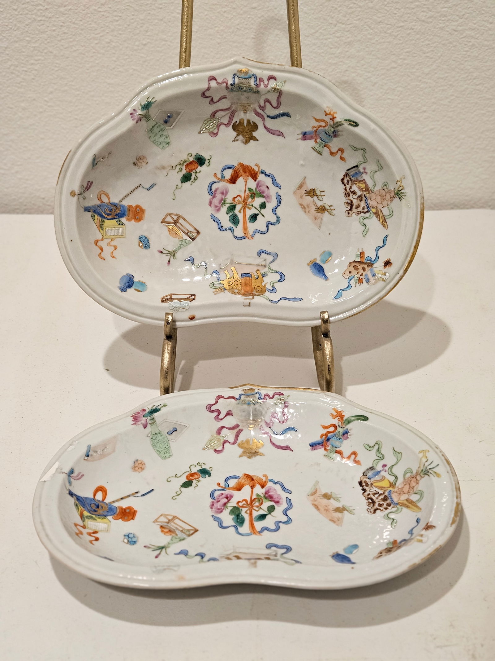 Two Chinese export antique porcelain Qing dynasty Daoguang period famille rose plates (1 of 8)